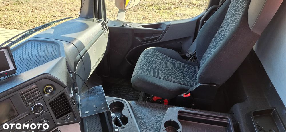 Mercedes-Benz AROCS 1827 - 8