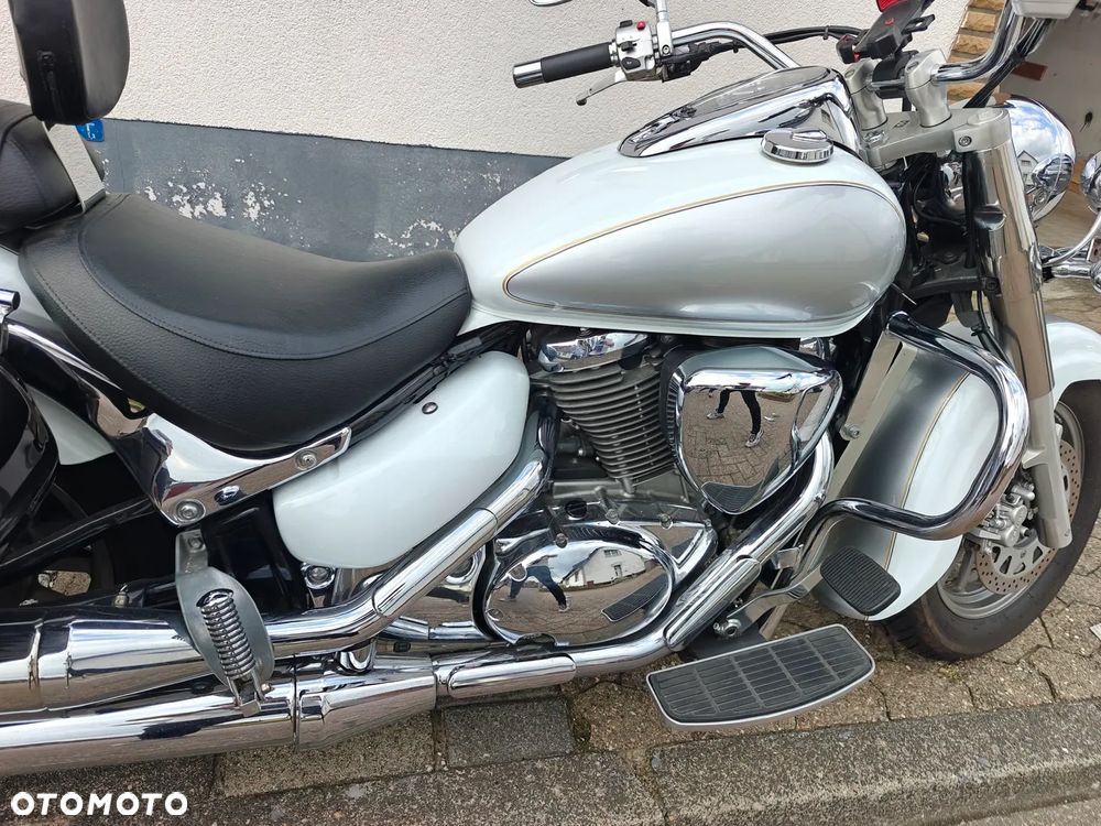 Suzuki Intruder - 3
