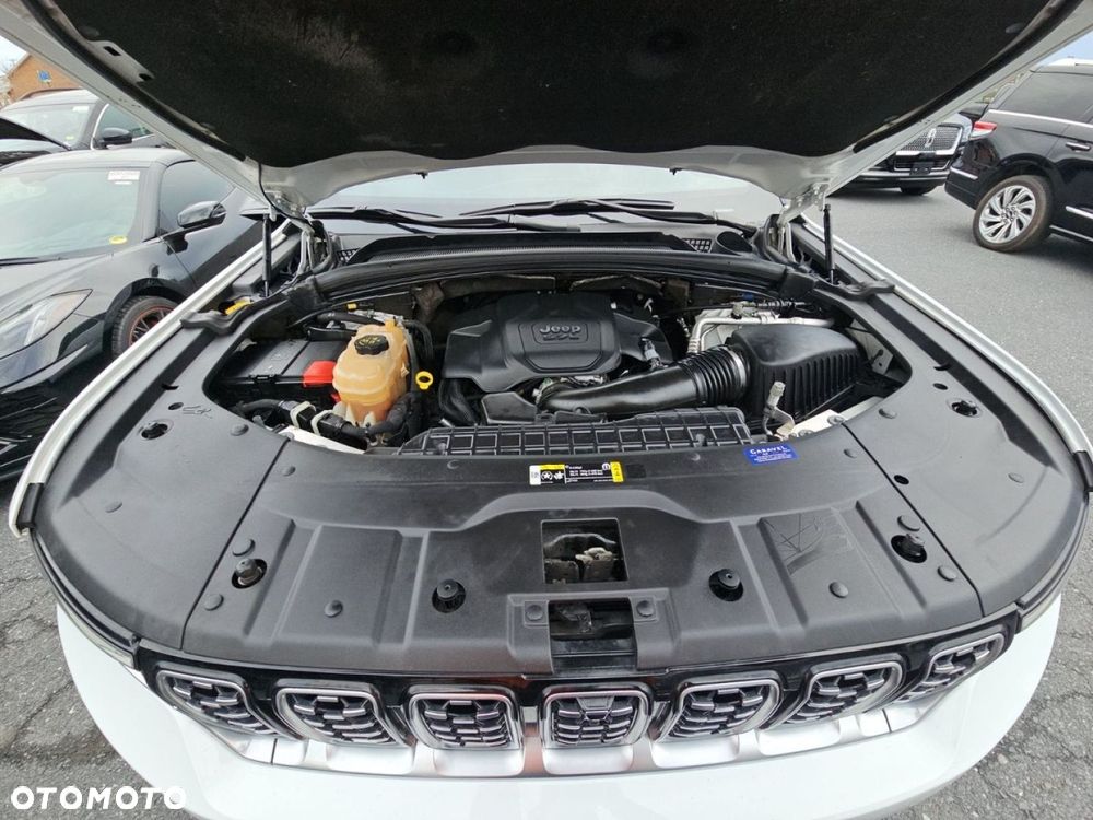 Jeep Grand Cherokee - 12