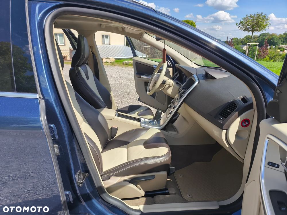 Volvo XC 60 2.4D AWD Summum - 24