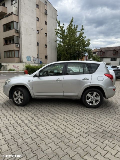 Toyota RAV4 2.2 D-4D Luxury - 6