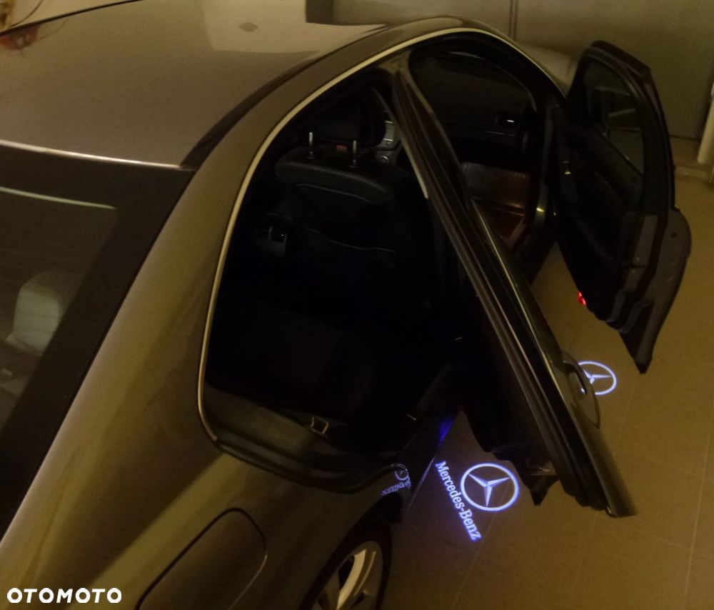 Mercedes-Benz Klasa C 180 CGI Automatik BlueEFFICIENCY Avantgarde - 22