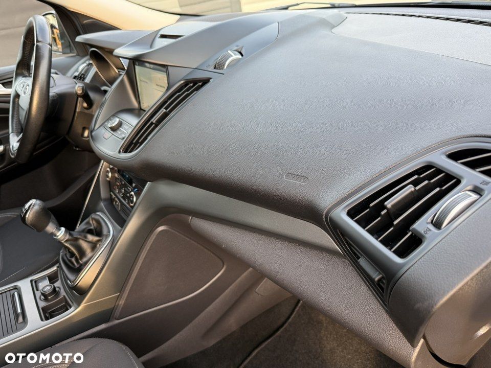 Ford Kuga 1.5 EcoBoost 2x4 Titanium - 29