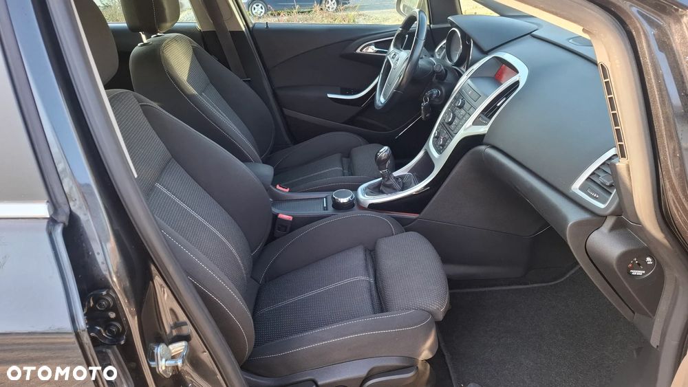 Opel Astra 1.6 Turbo 150 Jahre - 11