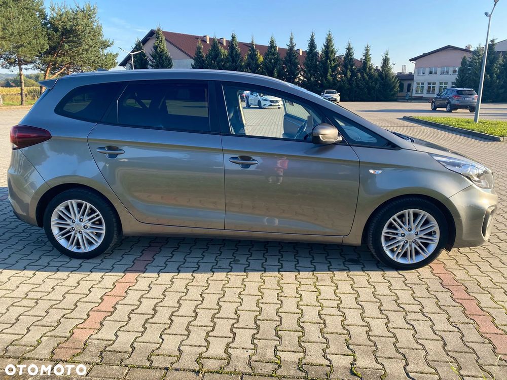 Kia Carens - 12