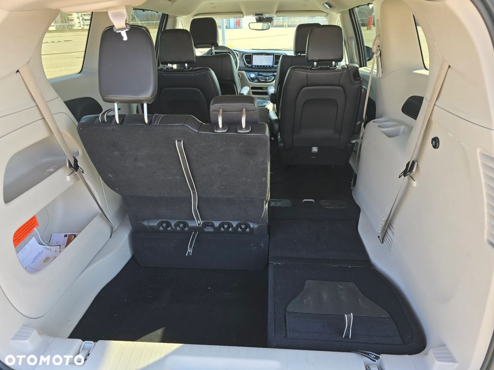 Chrysler Pacifica - 24