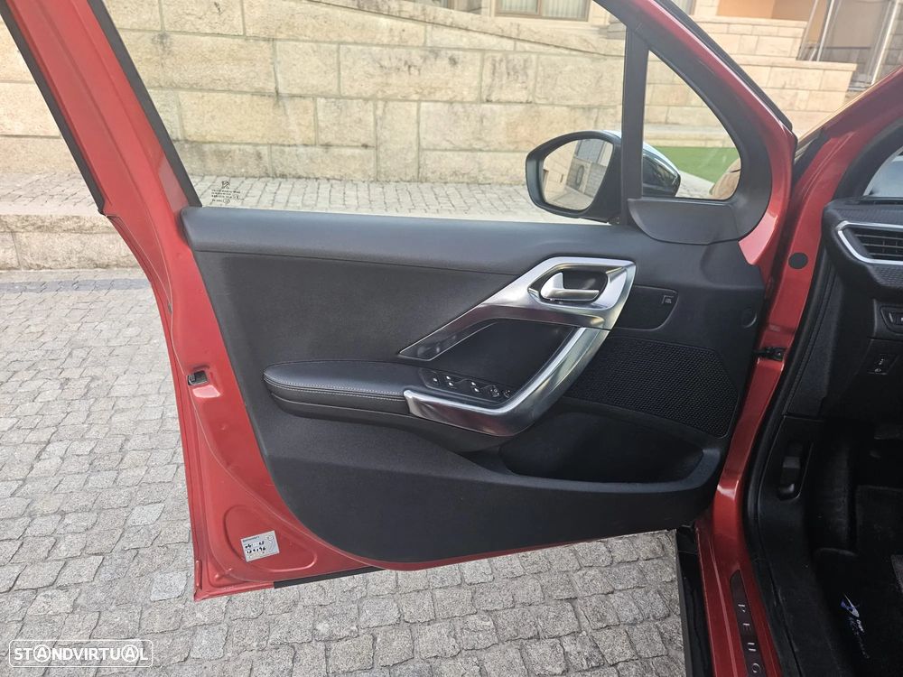 Peugeot 2008 1.2 PureTech Allure EAT6 - 12