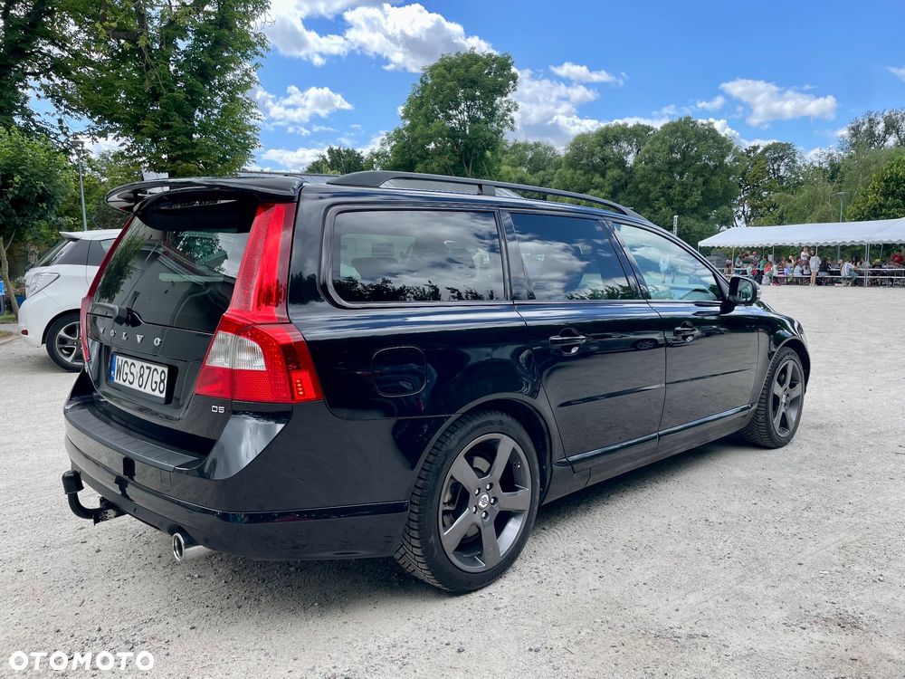 Volvo V70 D5 R-Design - 9