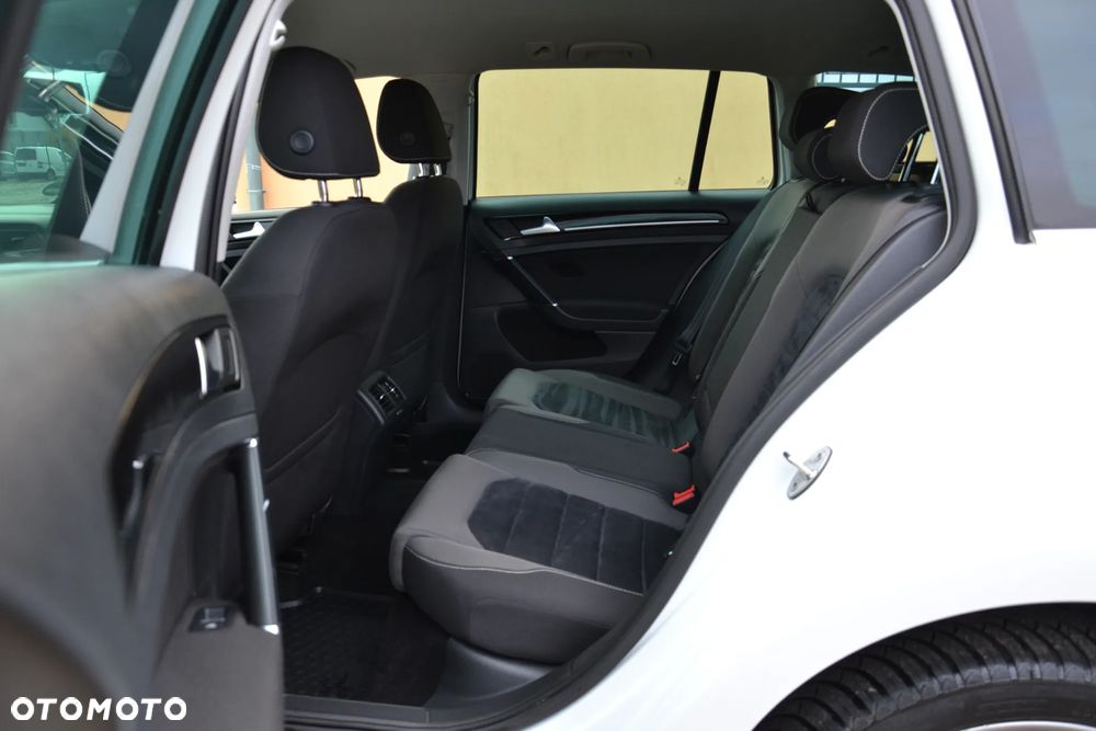 Volkswagen Golf Variant 2.0 TDI 4Motion BlueMotion Technology Highline - 27