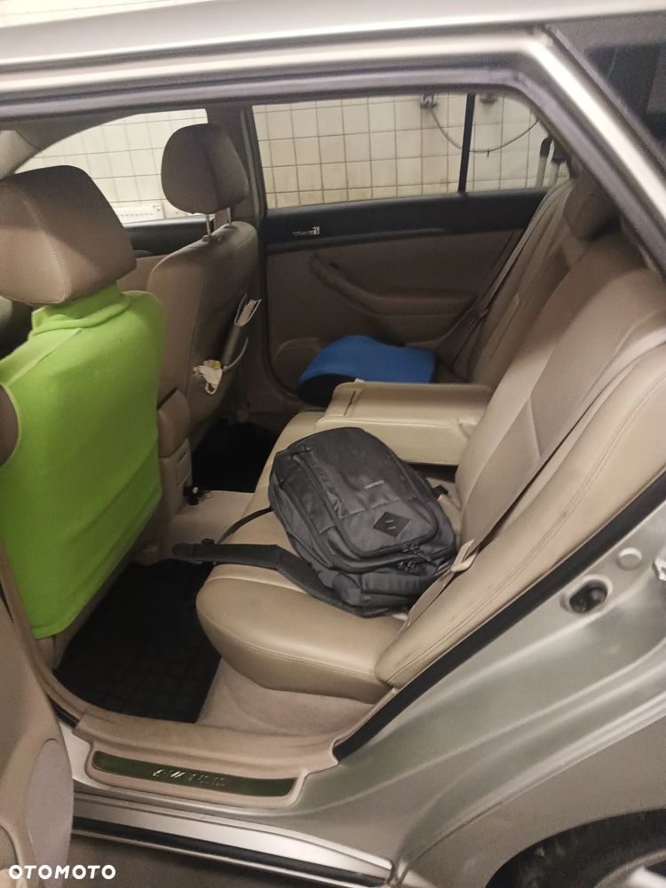 Toyota Avensis 2.2 D-CAT Sol plus NAVI - 13