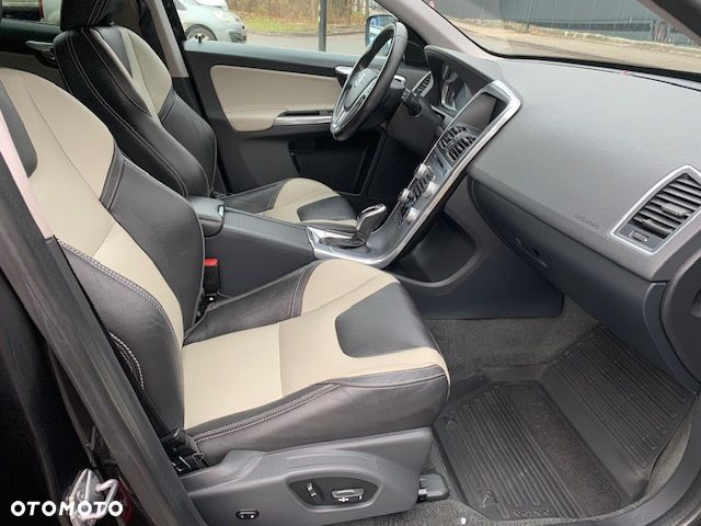 Volvo XC 60 T6 AWD Geartronic Summum - 9