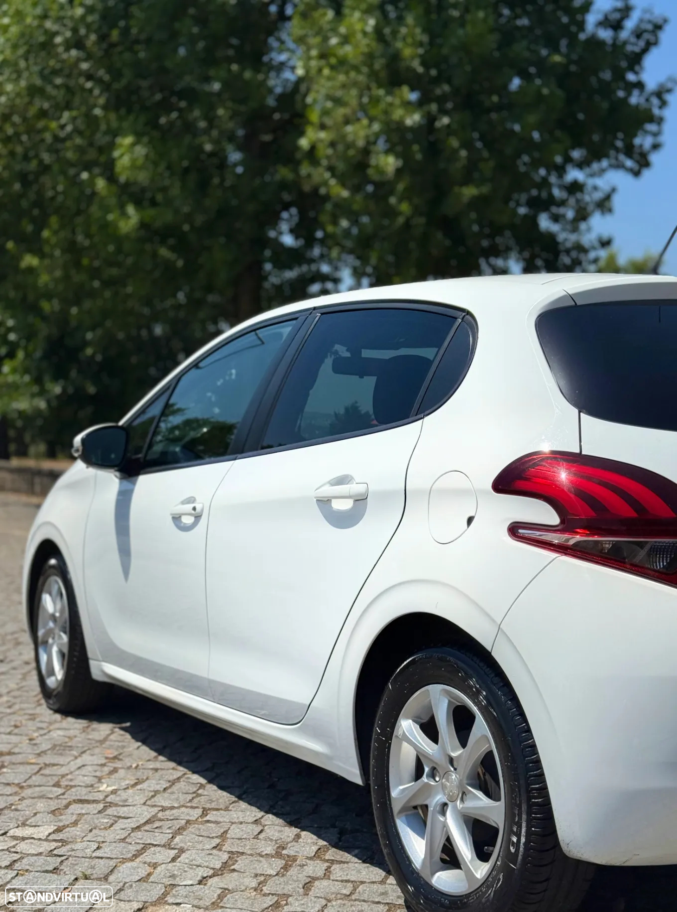 Peugeot 208 1.2 PureTech Allure - 11