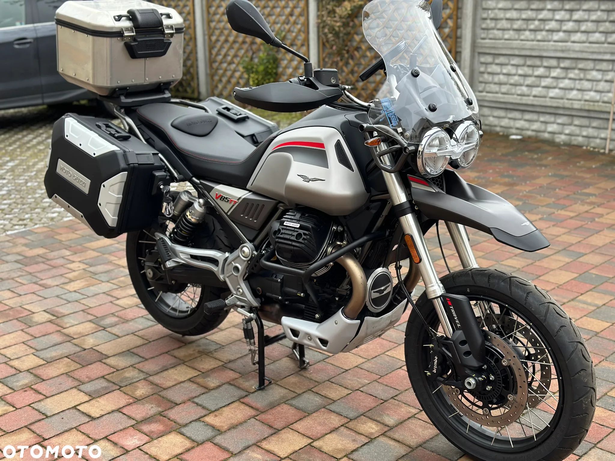 Moto Guzzi V85 - 1