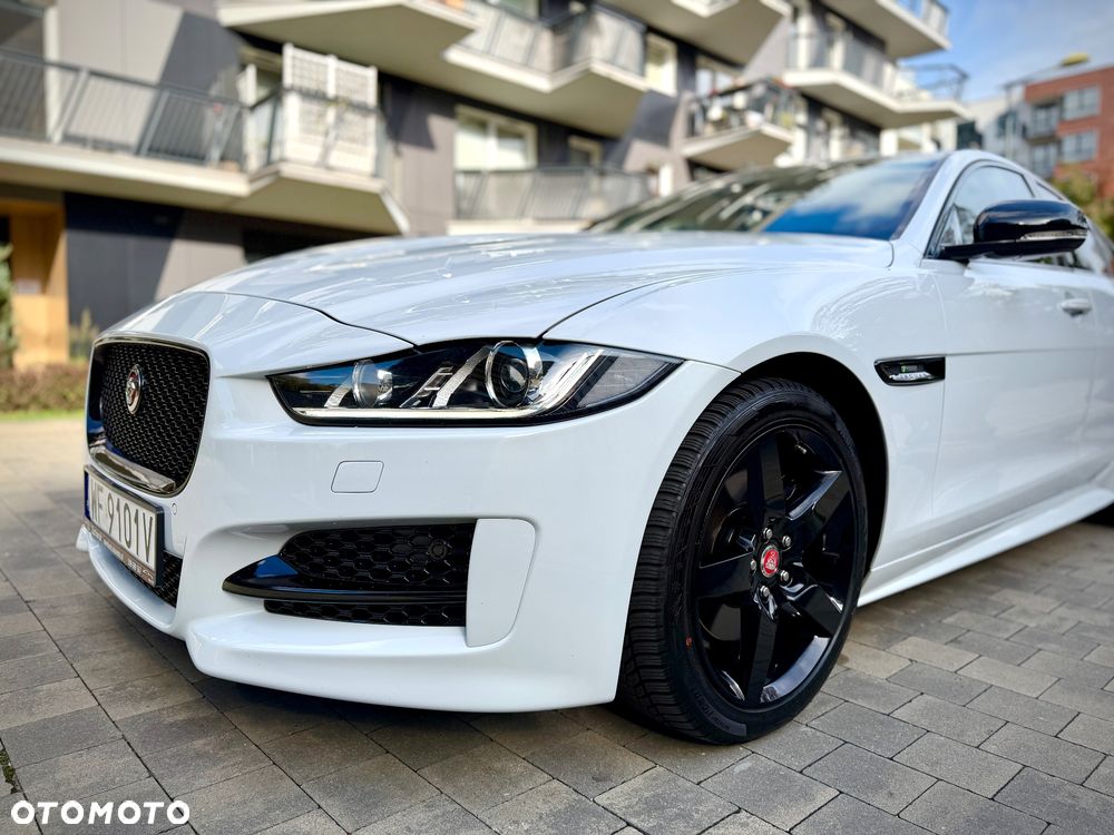 Jaguar XE 2.0 D R-Sport - 30