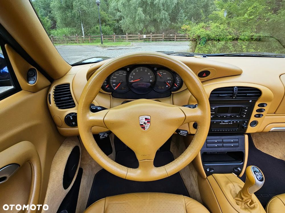 Porsche 911 Carrera 4 - 17
