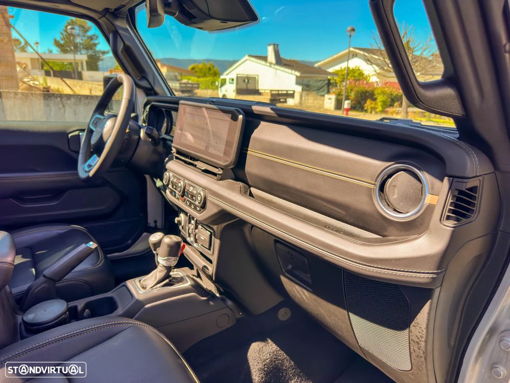 Jeep Wrangler Unlimited - 24