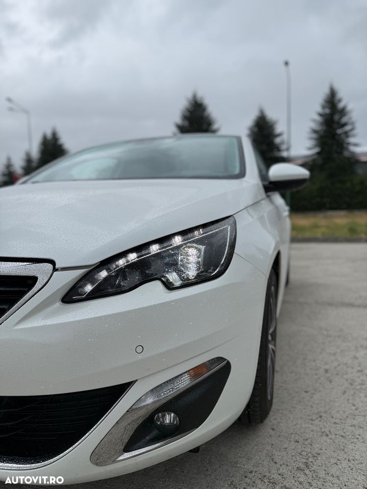 Peugeot 308 1.2 L PureTech Turbo S&S Allure - 3