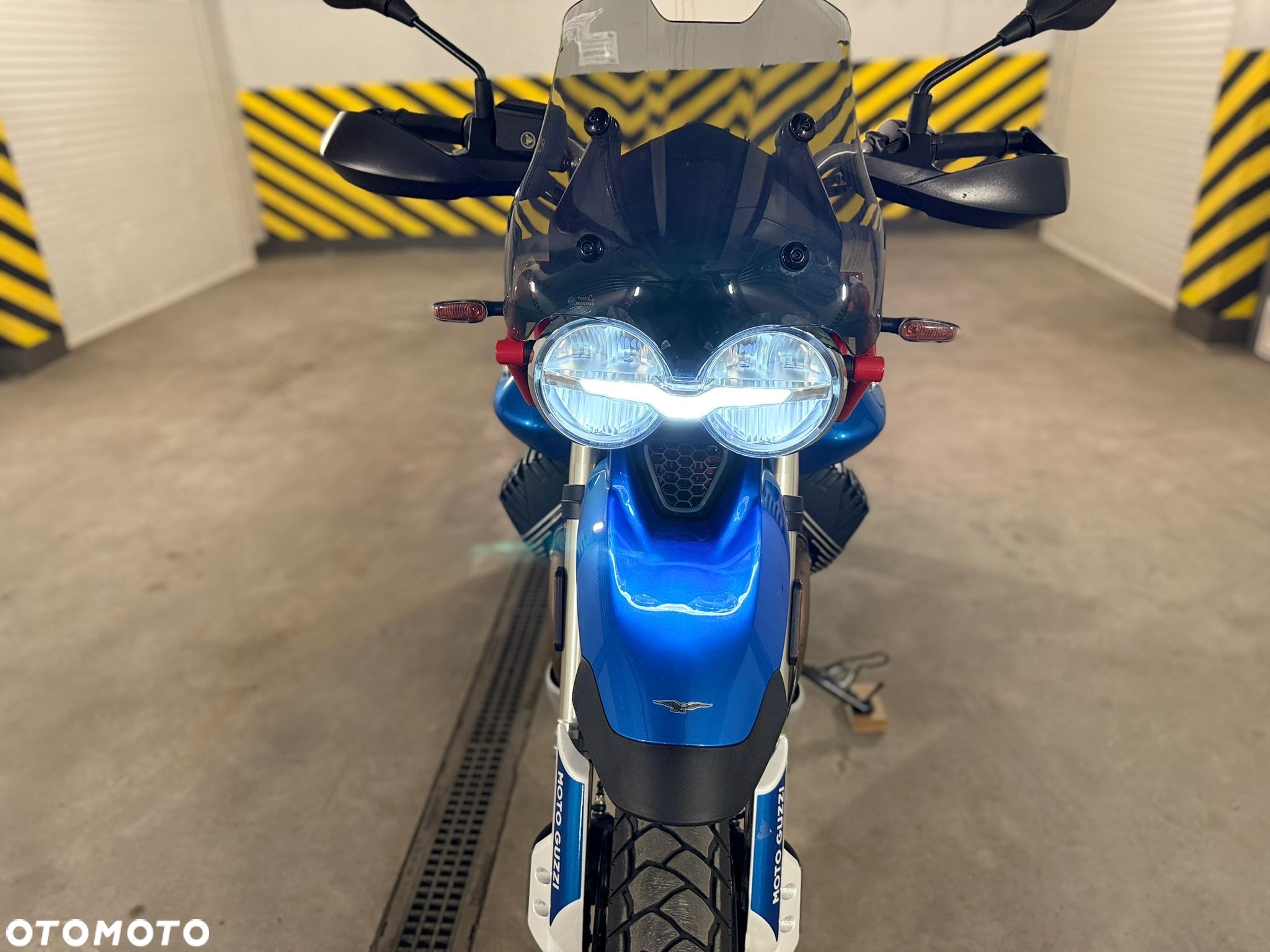 Moto Guzzi V85 - 10