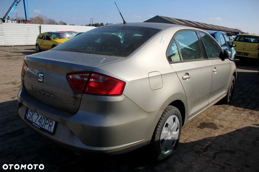 Seat Toledo IV 2015 1.2TSI CBZB Sedan (MASKA, ZDERZAK, LAMPA, BŁOTNIK, DRZWI, SZYBA, FOTEL) - 8