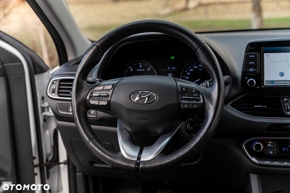 Hyundai i30 1.6 CRDi Fifa World Cup Edition - 17