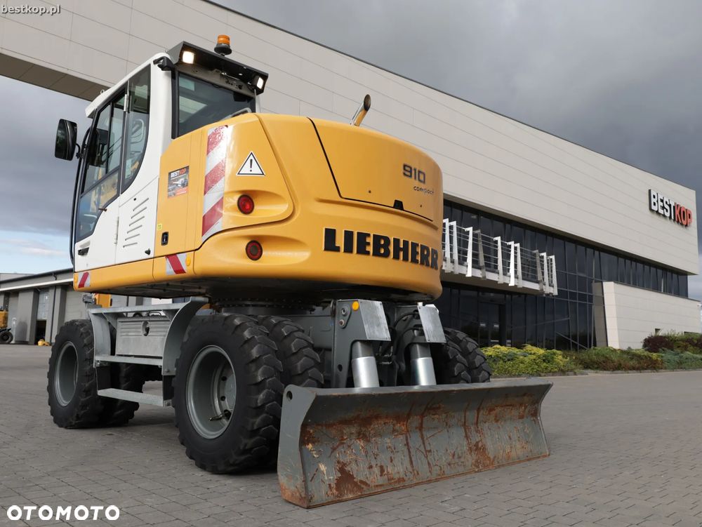 Liebherr A910 Compact - 8
