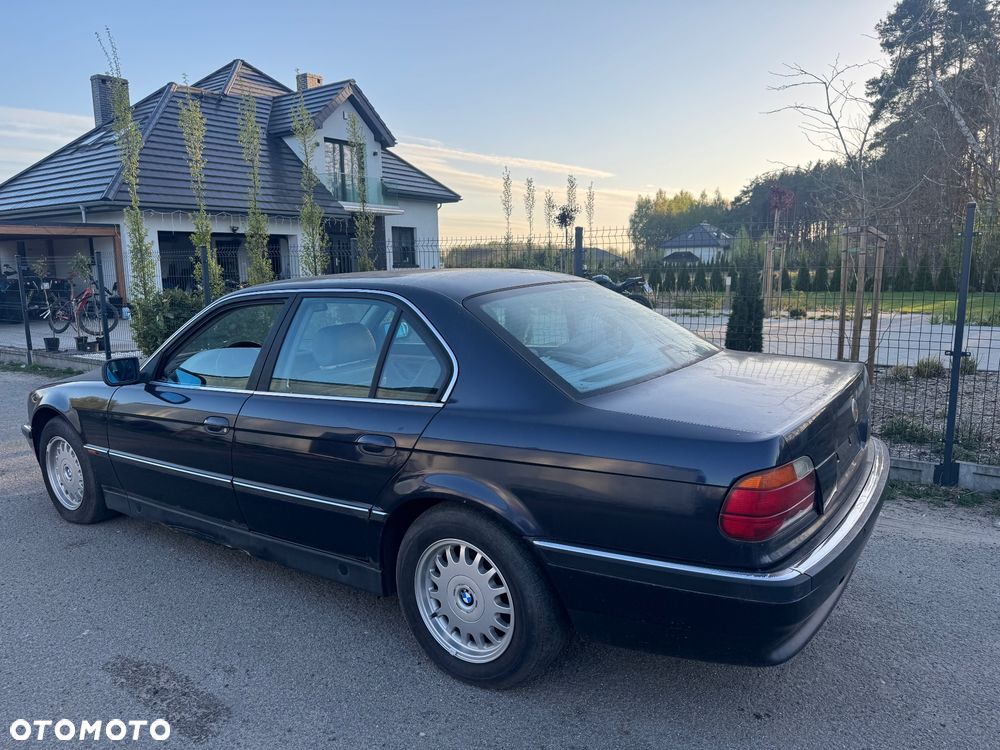 BMW Seria 7 735i L - 3