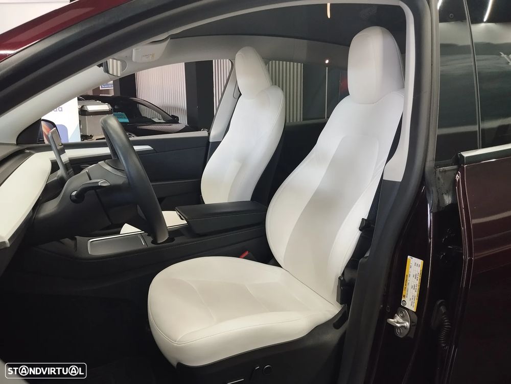 Tesla Model Y Long-Range RWD — fotografia 19
