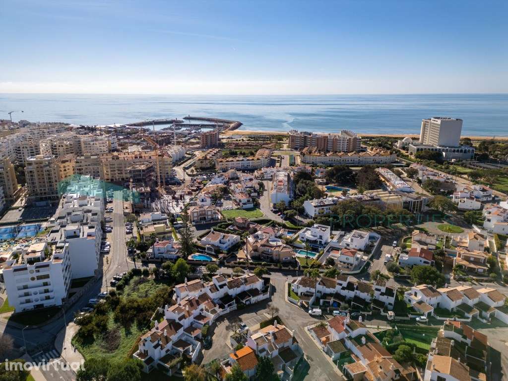 Moradia V2 com jardim, perto da praia, em Quarteira - Grande imagem: 2/36