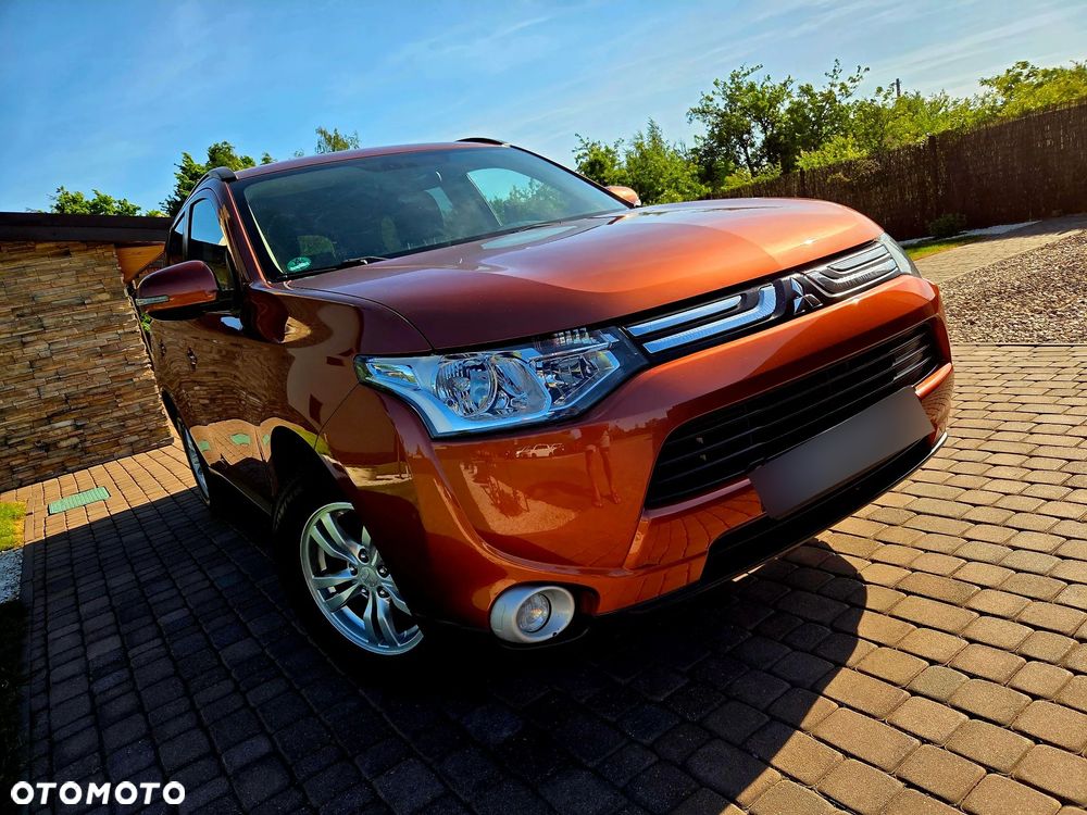 Mitsubishi Outlander - 2