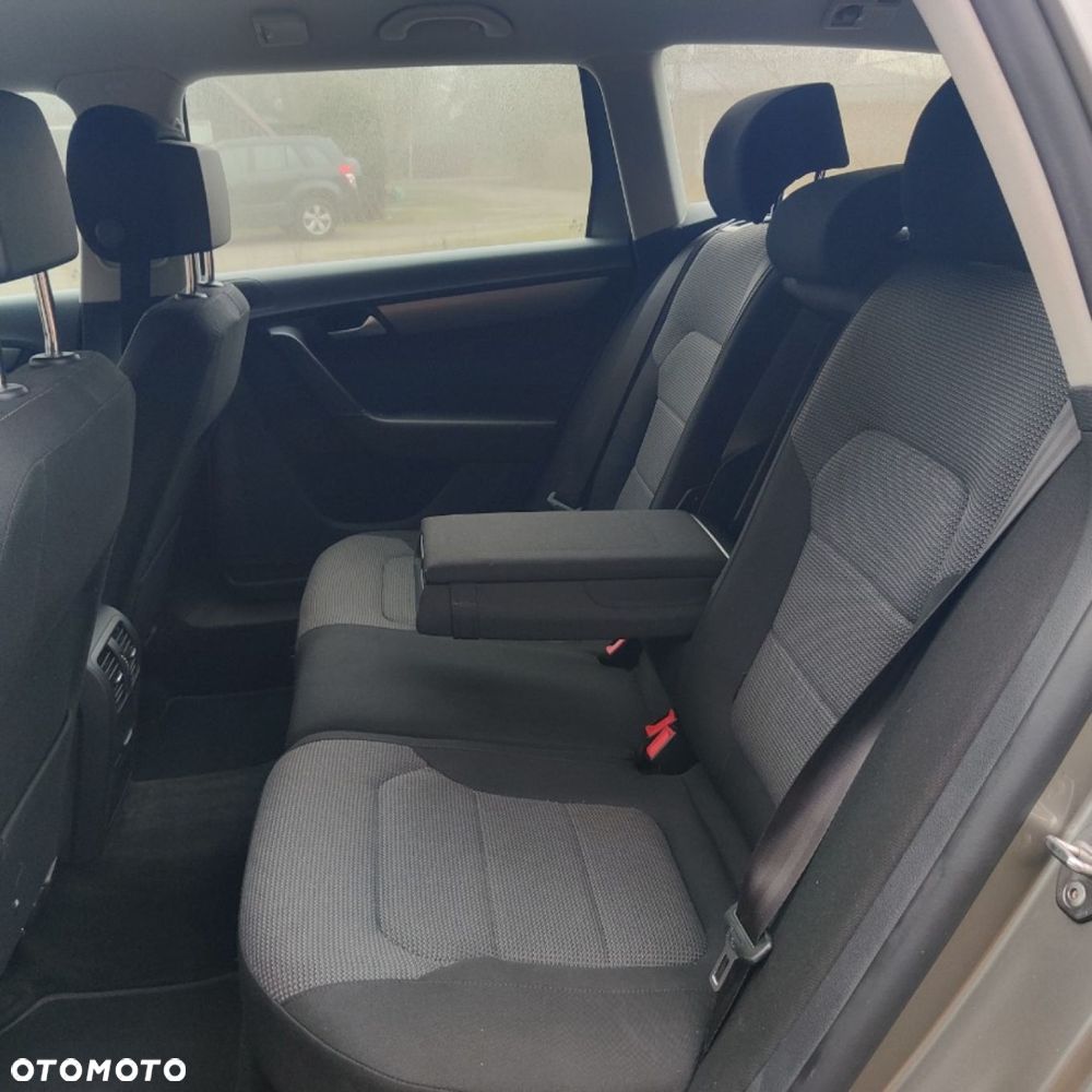 Volkswagen Passat - 32