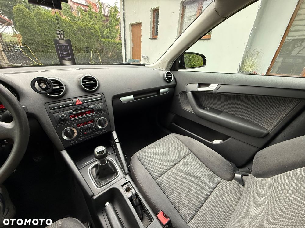 Audi A3 Sportback 1.6 Ambiente - 18