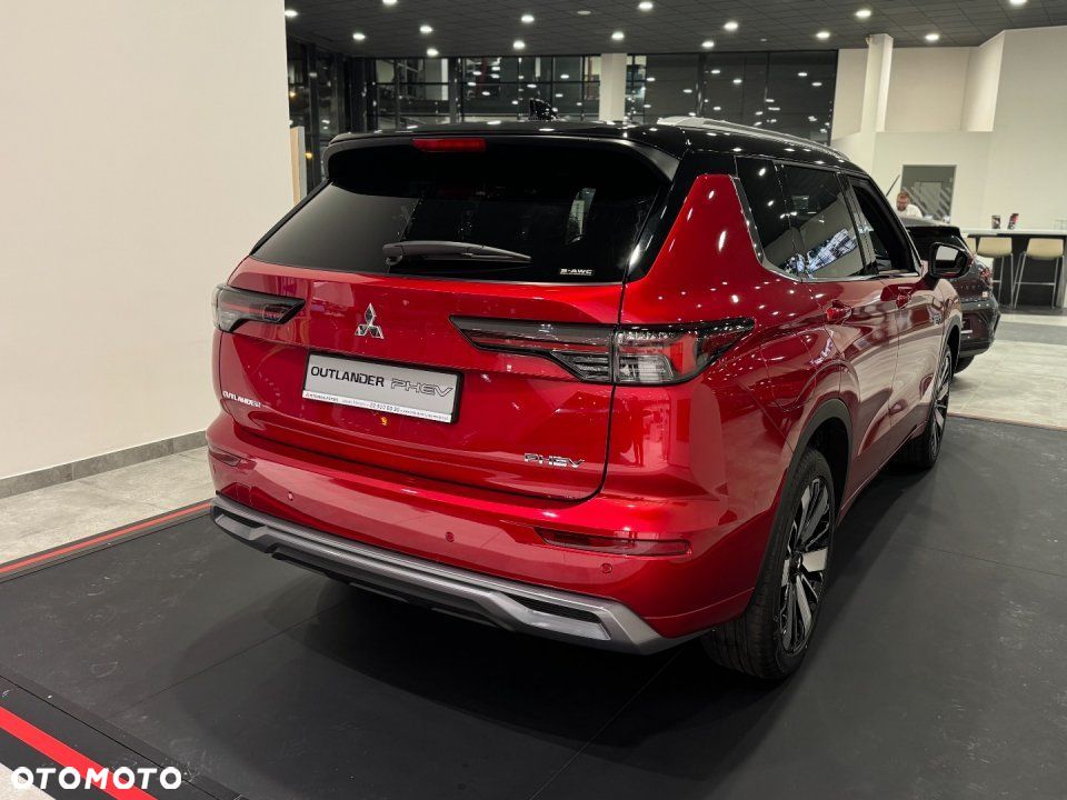 Mitsubishi Outlander - 4