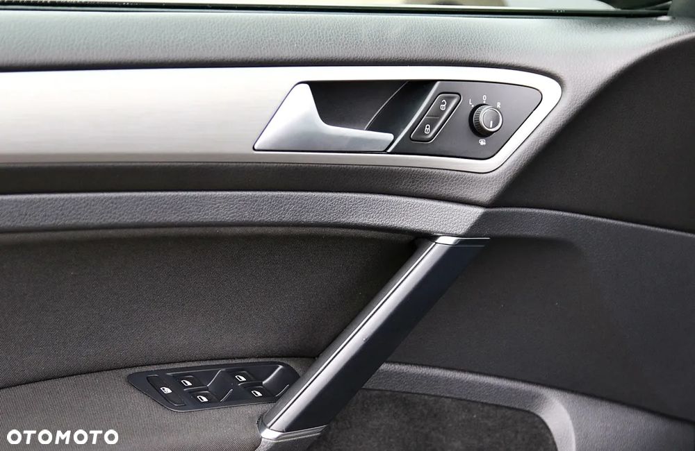 Volkswagen Golf - 22