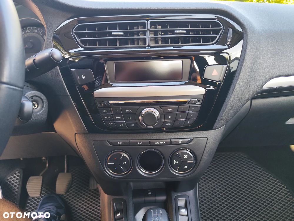 Peugeot 301 1.6 VTi Allure - 32
