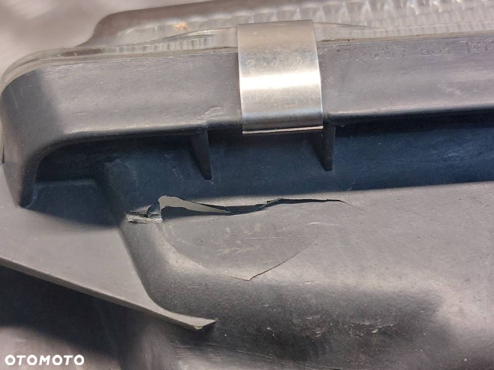 LAMPA REFLEKTOR PRAWY PRZÓD + LISTWA SUBARU FORESTER I - 8