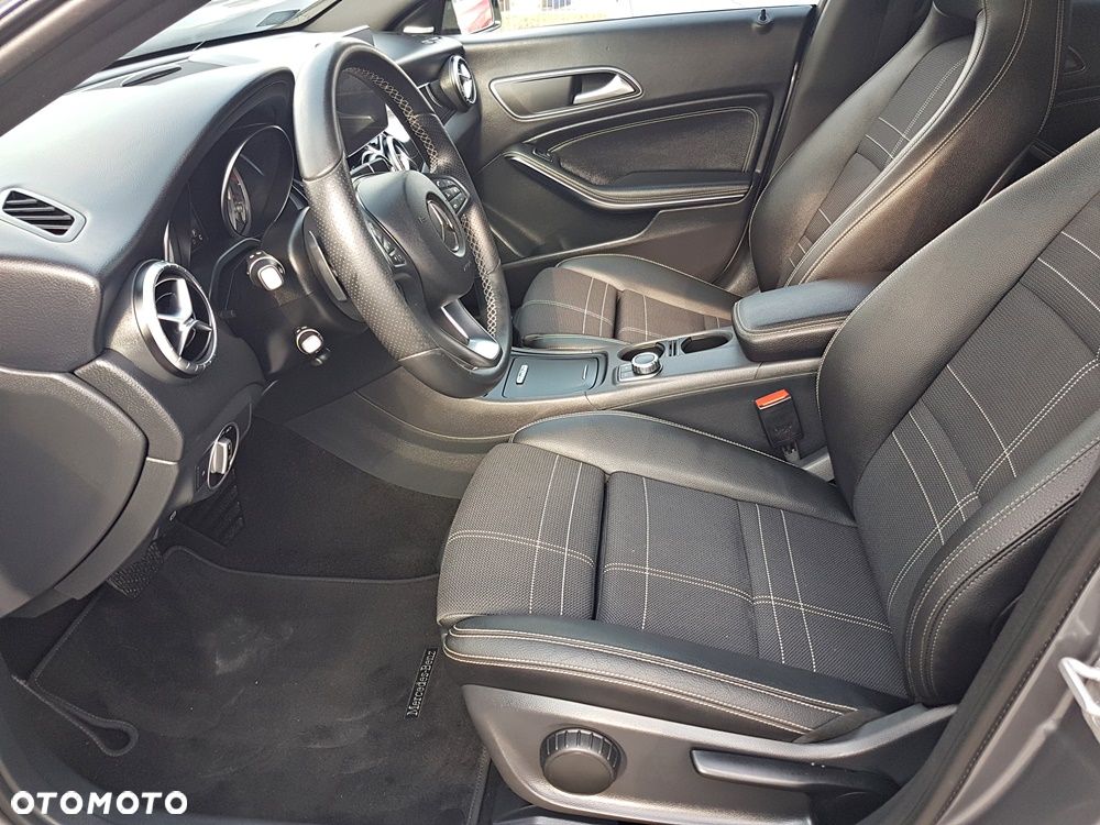 Mercedes-Benz CLA 200 7G-DCT AMG Line - 13