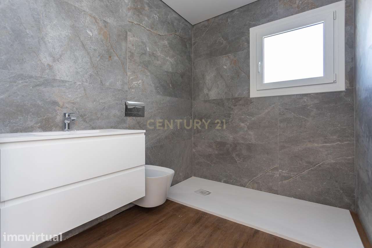 Moradia T3 Térrea Isolada com 3 suítes | Quinta do Anjo - Grande imagem: 5/36