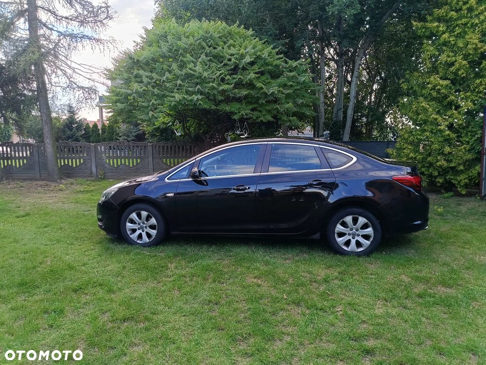 Opel Astra 1.4 T Business EU6 - 3