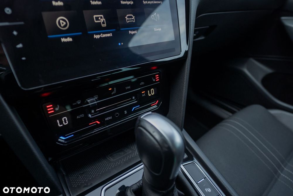 Volkswagen Passat - 17