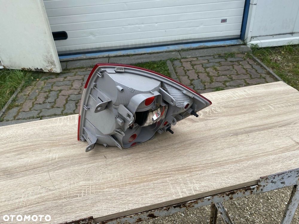 LAMPA TYLNA LEWA SKODA RAPID 5JH945095 - 3