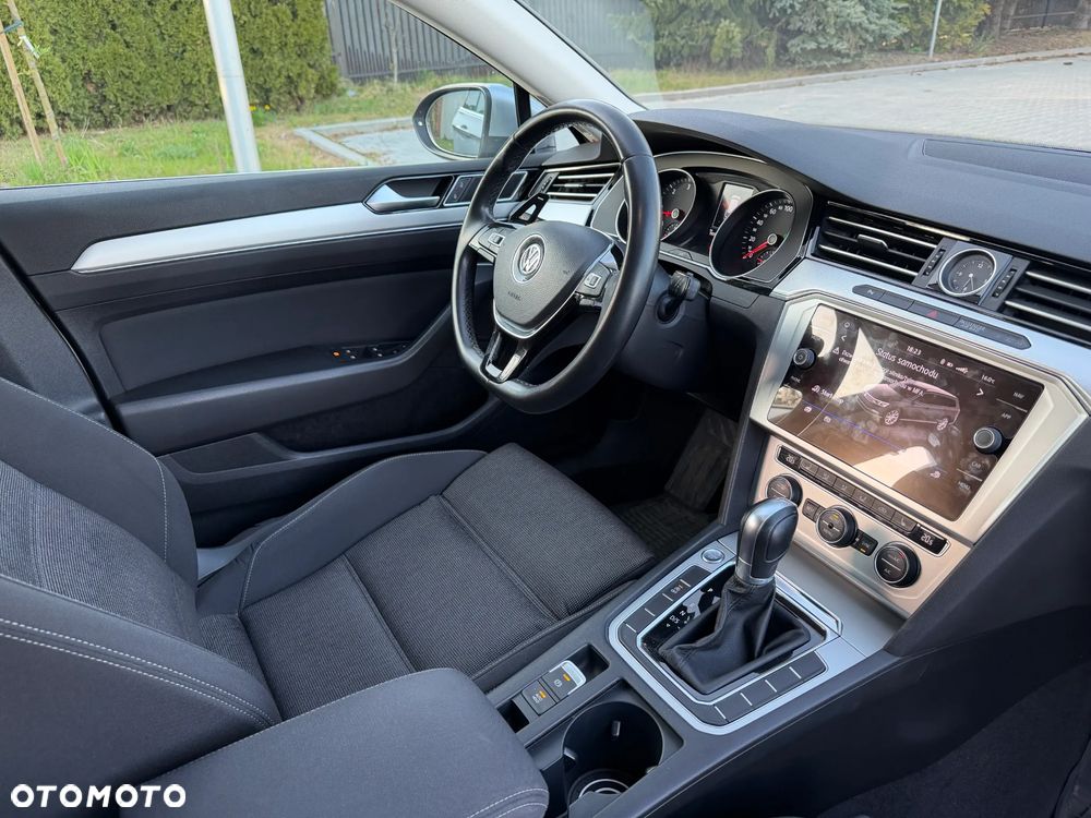 Volkswagen Passat 2.0 TDI SCR DSG Comfortline - 10