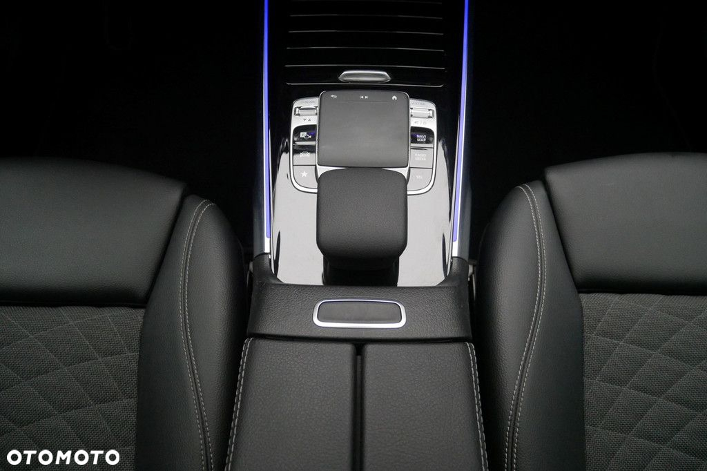 Mercedes-Benz GLB - 11