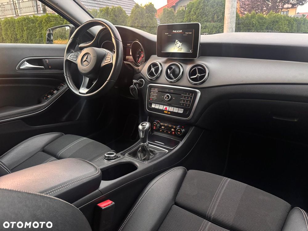 Mercedes-Benz GLA 180 d - 15