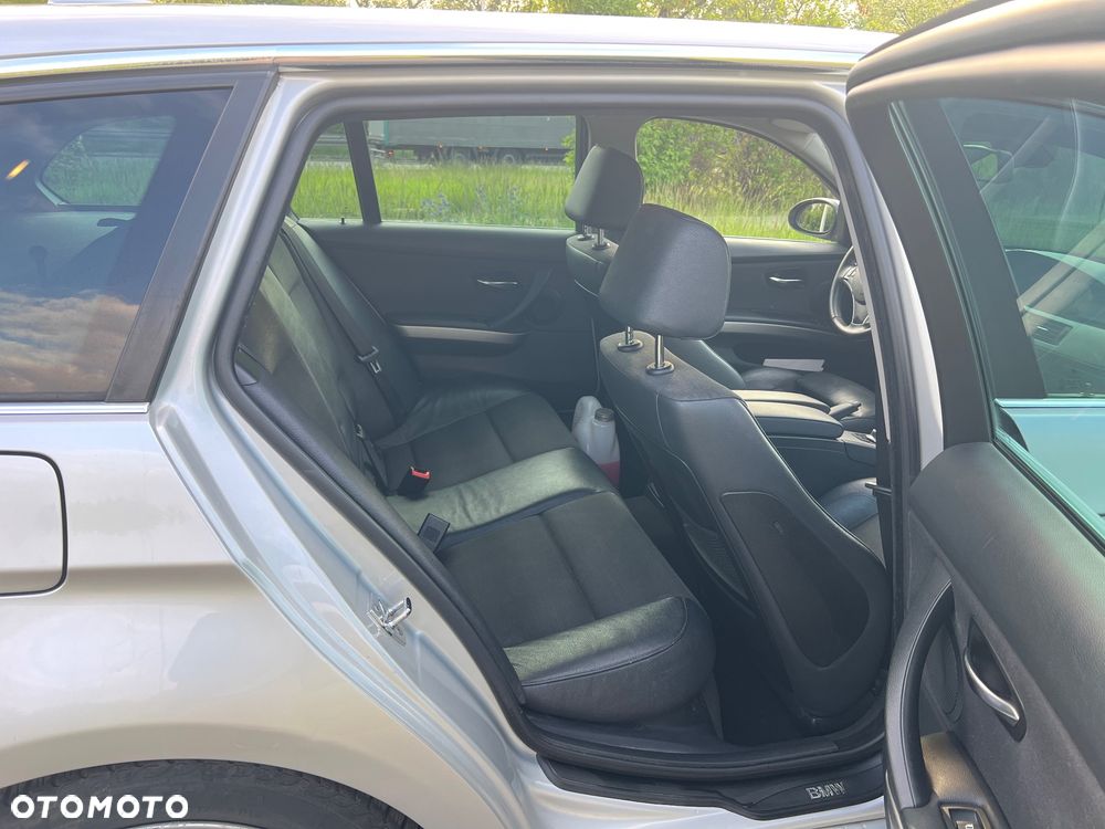 BMW Seria 3 325xi - 16