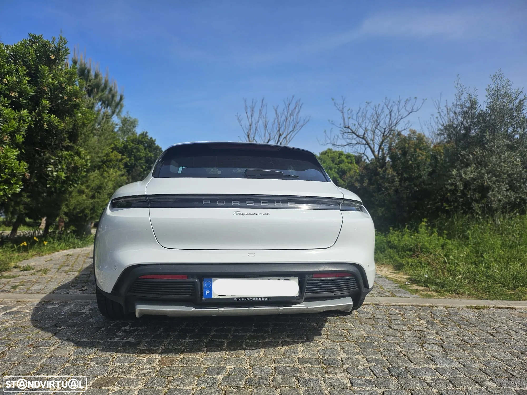 Porsche Taycan Cross Turismo 4 - 32