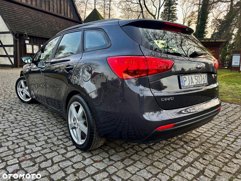 Kia Ceed - 12
