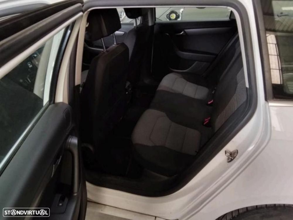 VW Passat Variant - 5