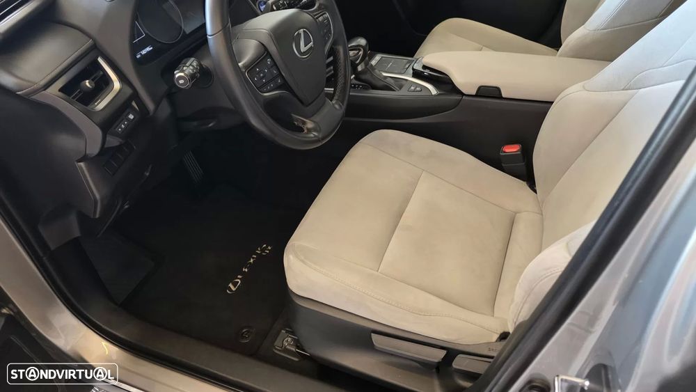 Lexus UX 250h Executive - 39