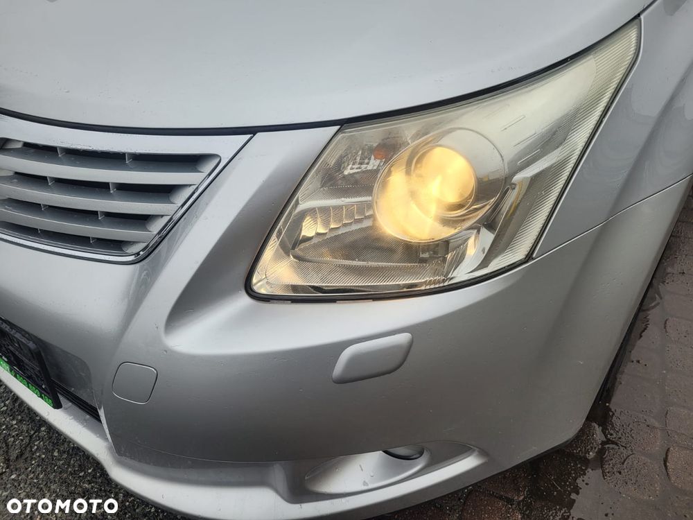 Toyota Avensis 1.8 Comfort - 4