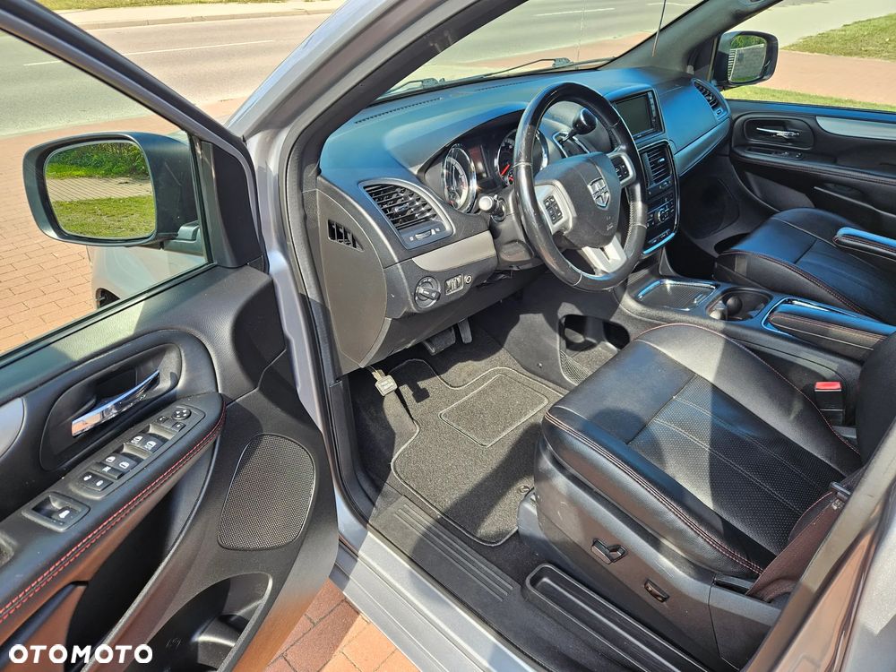 Dodge Grand Caravan 3.6 R/T - 9